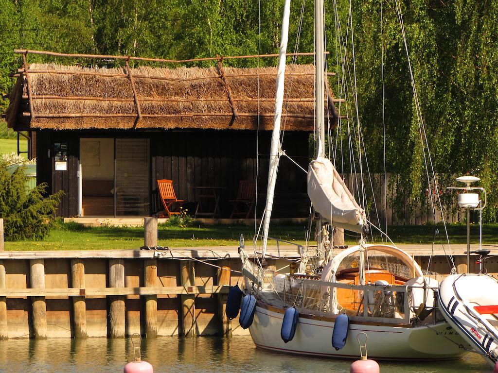 Peterzens Boathouse Villa Laupunen Exterior photo